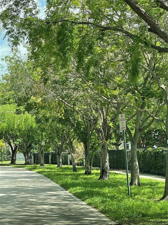 合同活跃: $250,000 (2 贝兹, 1 浴室, 870 平方英尺)