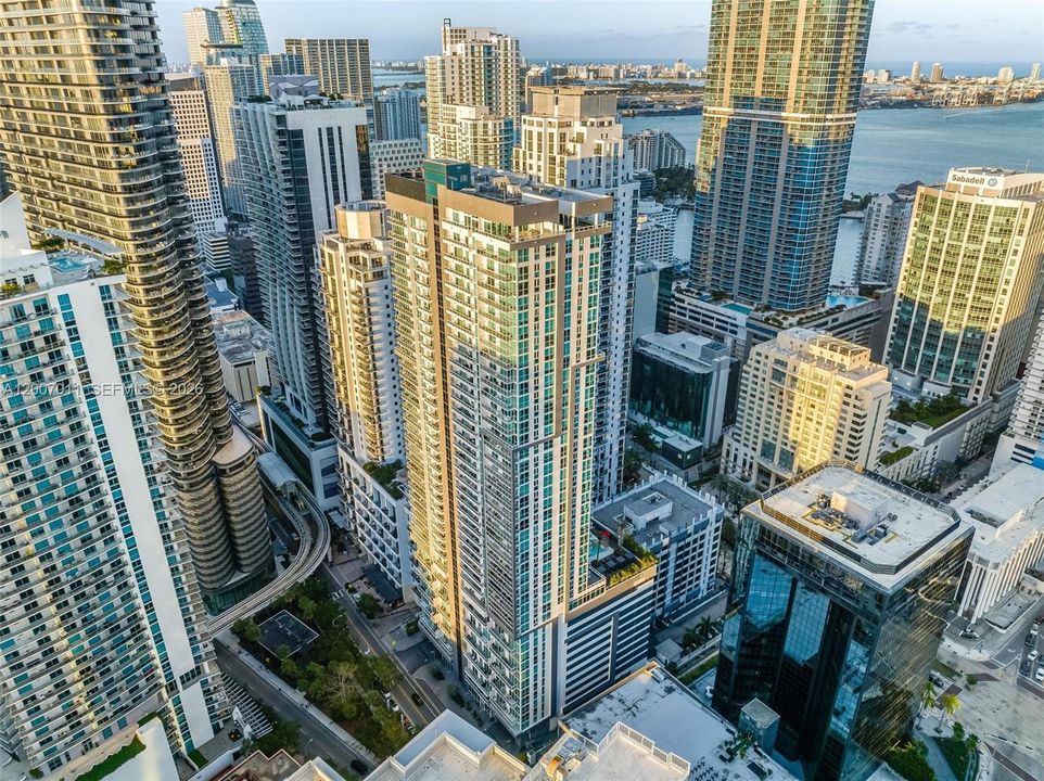 For Sale: $489,000 (1 beds, 1 baths, 849 Square Feet)