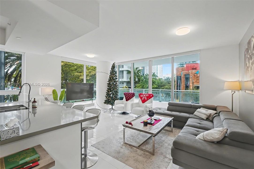 For Sale: $489,000 (1 beds, 1 baths, 849 Square Feet)