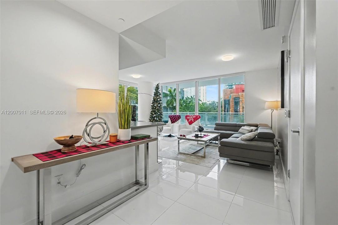 For Sale: $489,000 (1 beds, 1 baths, 849 Square Feet)