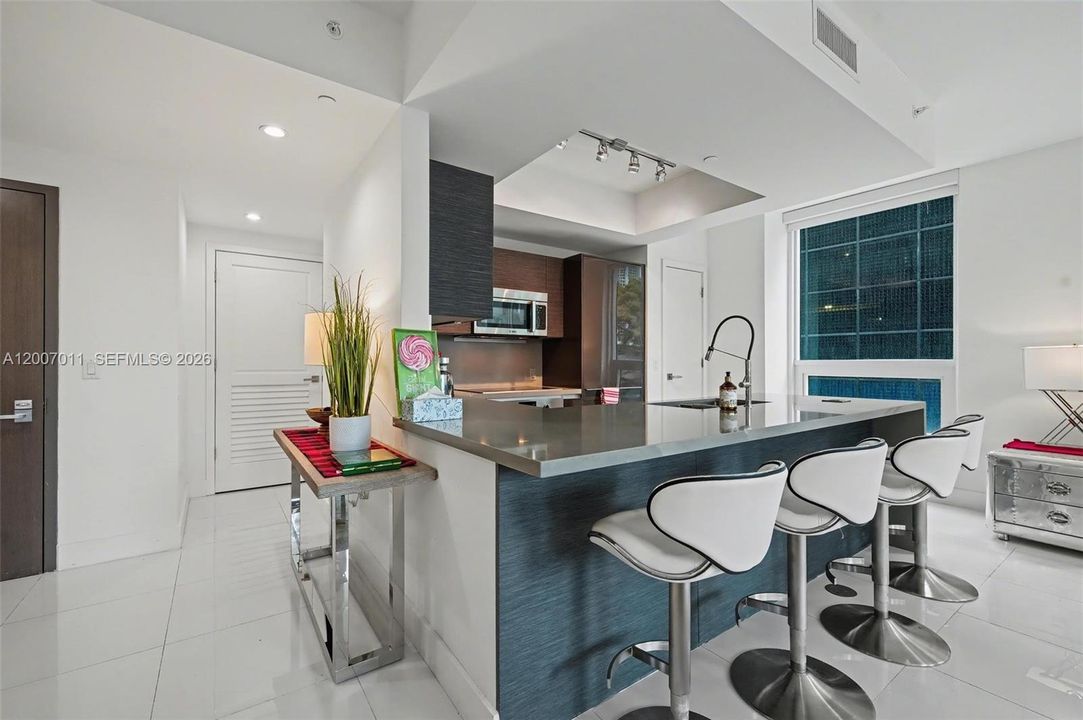 For Sale: $489,000 (1 beds, 1 baths, 849 Square Feet)