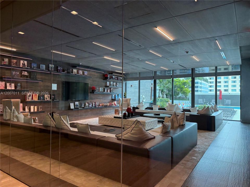 For Sale: $489,000 (1 beds, 1 baths, 849 Square Feet)