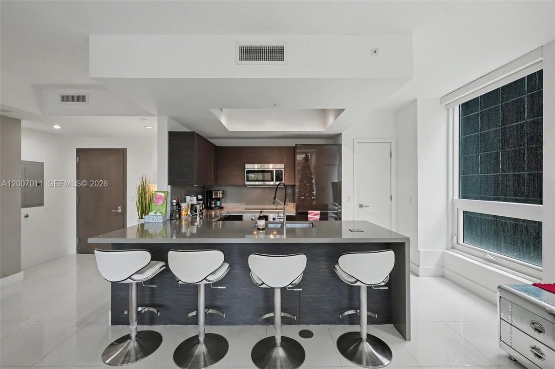 For Sale: $489,000 (1 beds, 1 baths, 849 Square Feet)