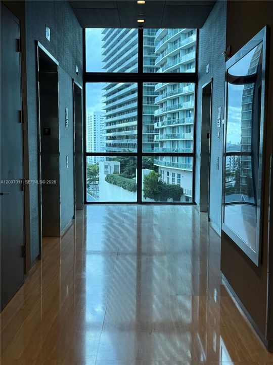 For Sale: $489,000 (1 beds, 1 baths, 849 Square Feet)
