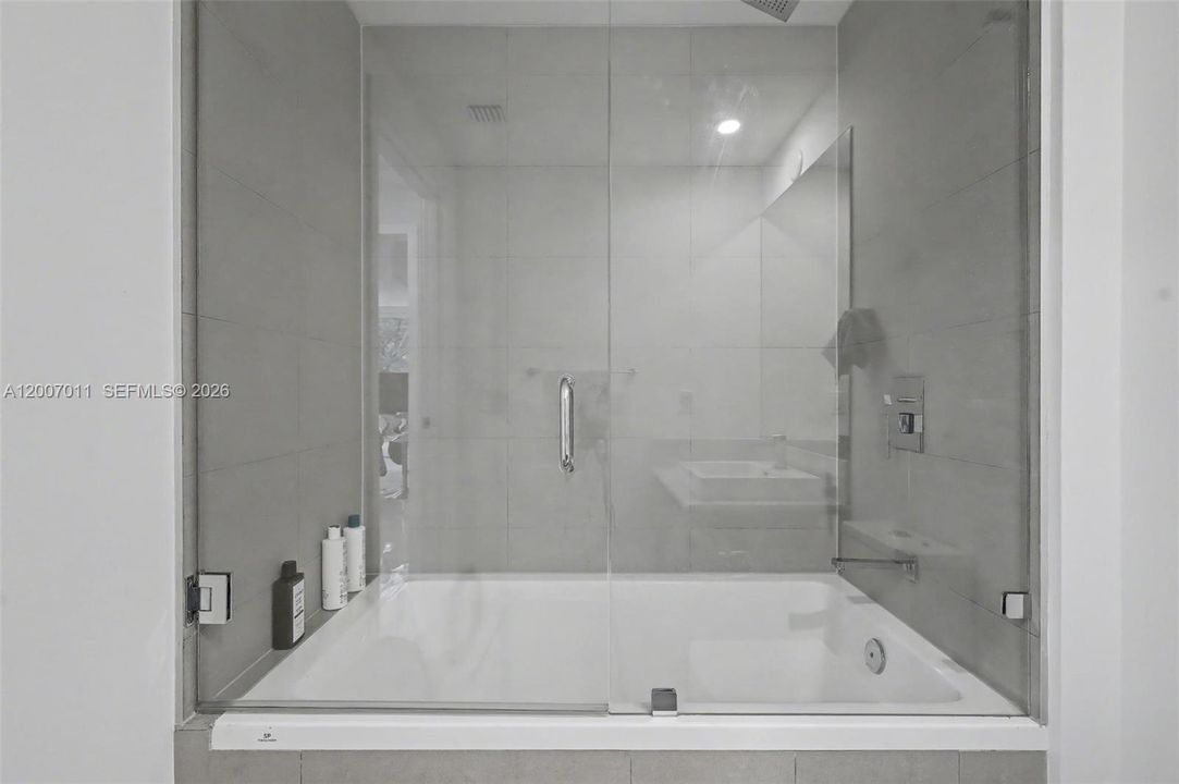 For Sale: $489,000 (1 beds, 1 baths, 849 Square Feet)