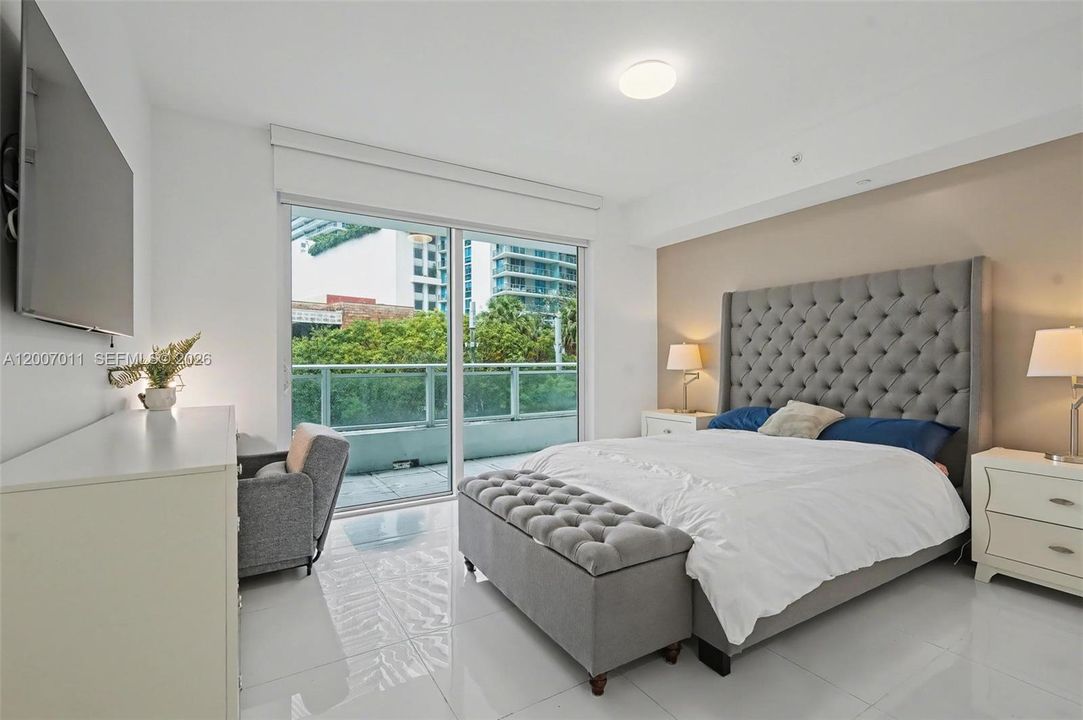 For Sale: $489,000 (1 beds, 1 baths, 849 Square Feet)