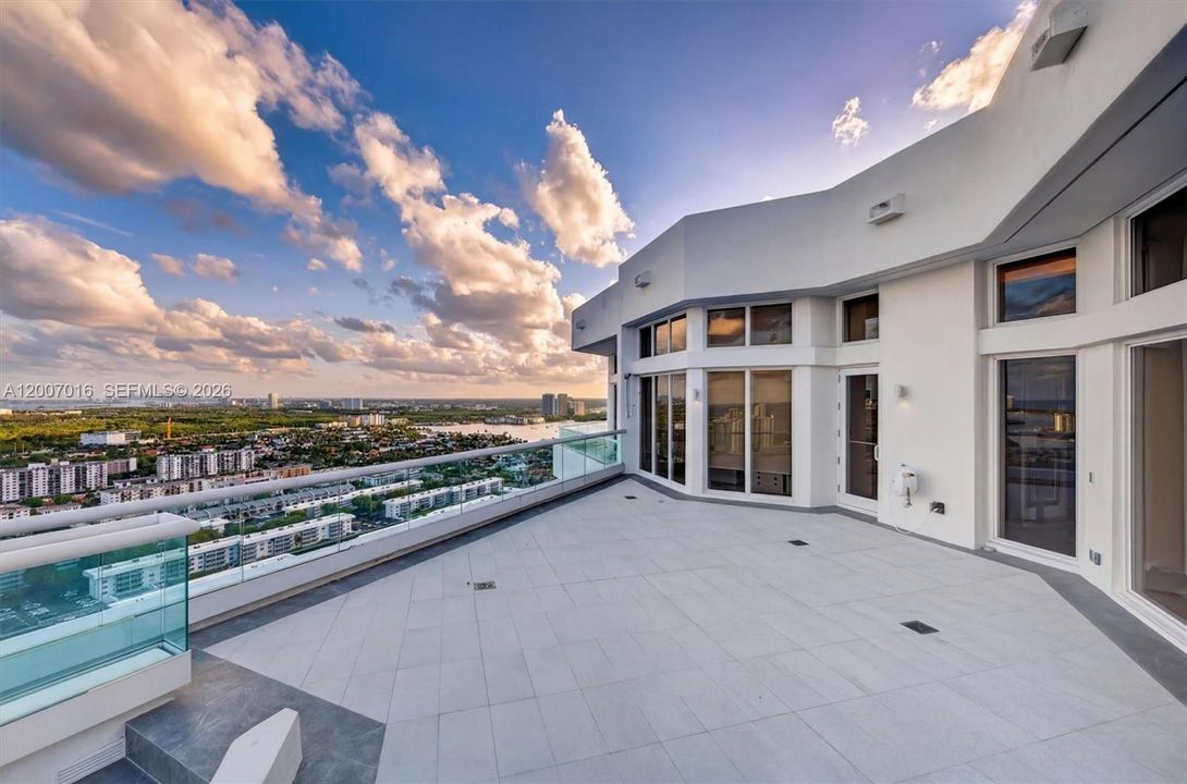 For Sale: $5,800,000 (5 beds, 4 baths, 4930 Square Feet)