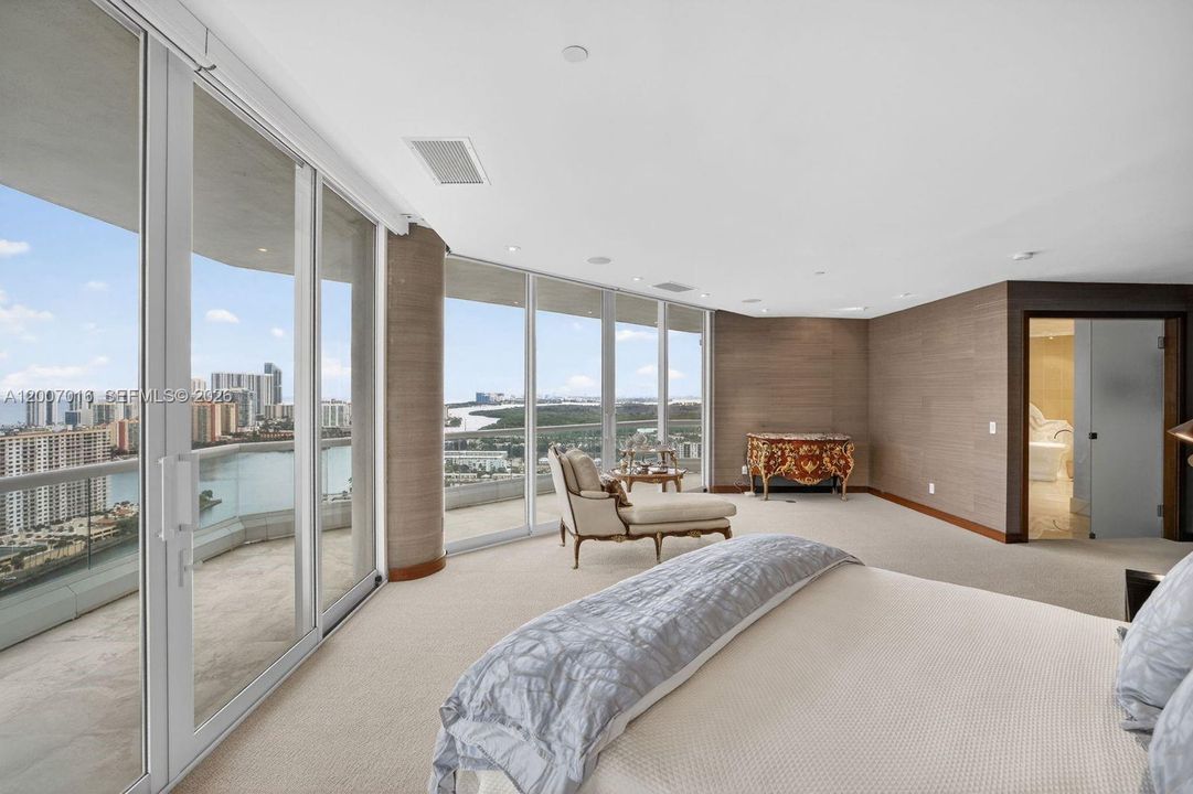 For Sale: $5,800,000 (5 beds, 4 baths, 4930 Square Feet)