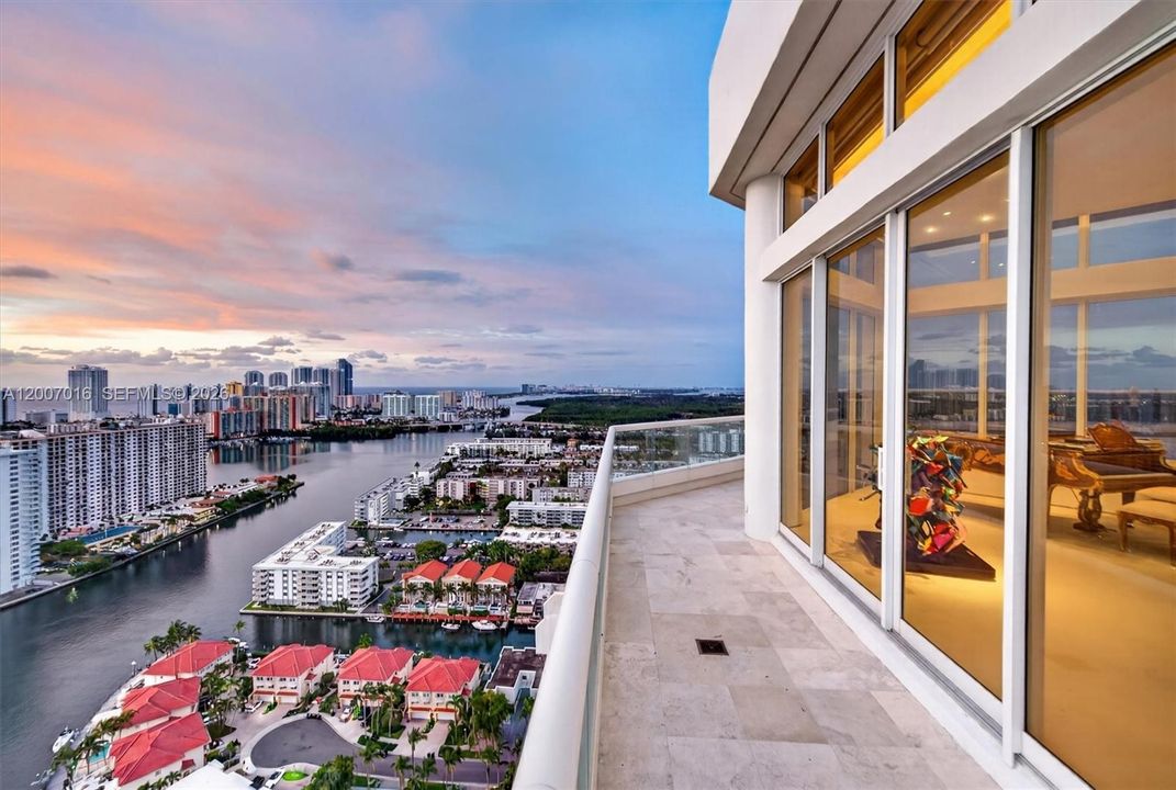 For Sale: $5,800,000 (5 beds, 4 baths, 4930 Square Feet)