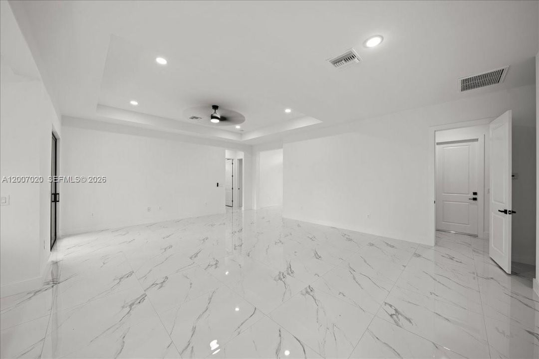 For Sale: $349,999 (4 beds, 2 baths, 1842 Square Feet)