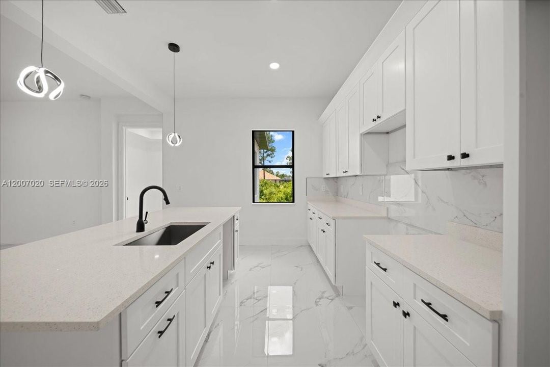 For Sale: $349,999 (4 beds, 2 baths, 1842 Square Feet)