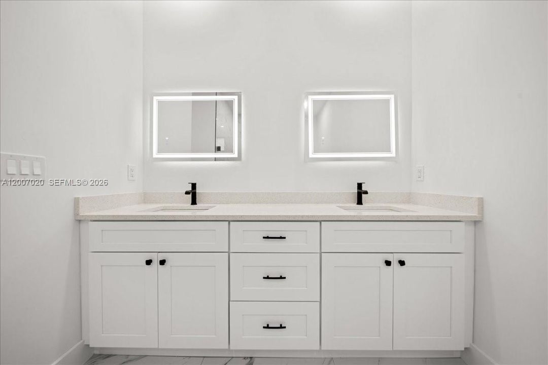 For Sale: $349,999 (4 beds, 2 baths, 1842 Square Feet)