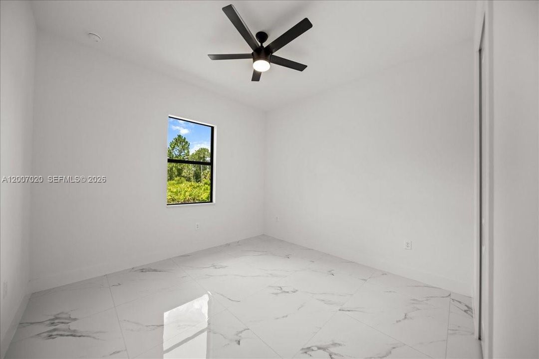 For Sale: $349,999 (4 beds, 2 baths, 1842 Square Feet)