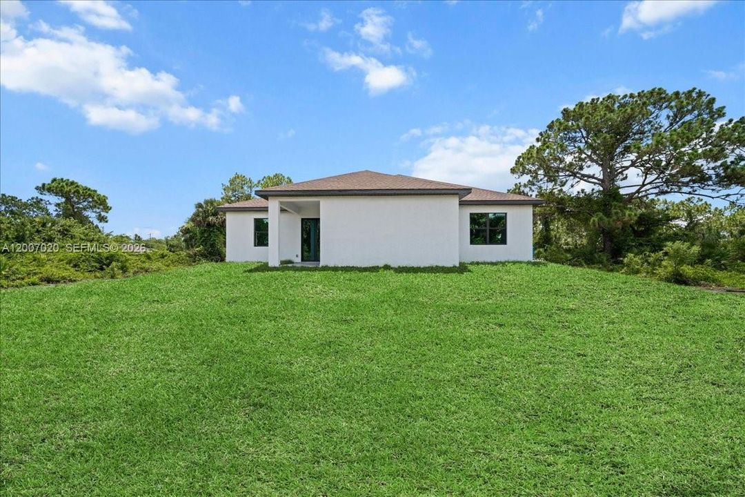 For Sale: $349,999 (4 beds, 2 baths, 1842 Square Feet)