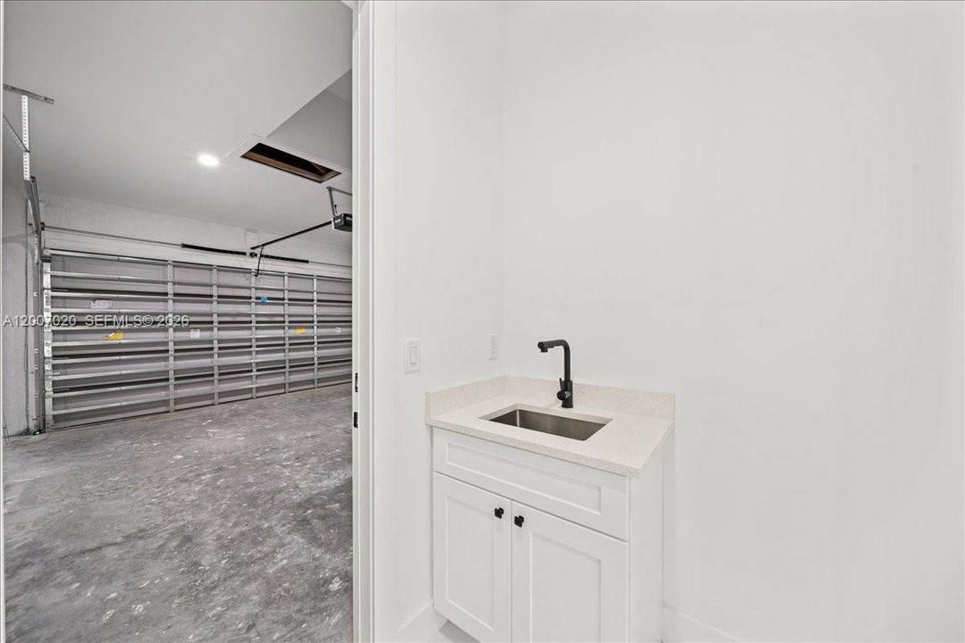 For Sale: $349,999 (4 beds, 2 baths, 1842 Square Feet)
