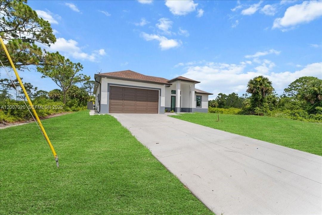 For Sale: $349,999 (4 beds, 2 baths, 1842 Square Feet)