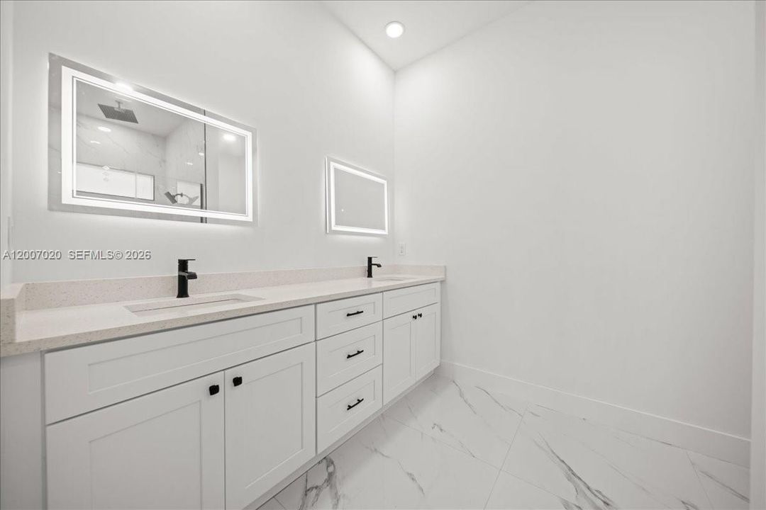 For Sale: $349,999 (4 beds, 2 baths, 1842 Square Feet)