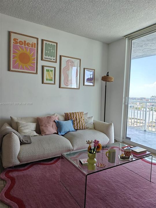 En Venta: $355,000 (1 camas, 1 baños, 734 Pies cuadrados)