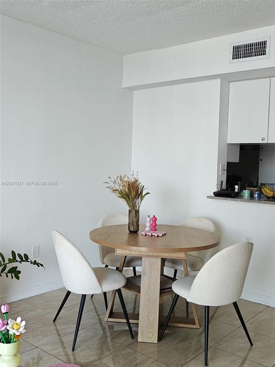 En Venta: $355,000 (1 camas, 1 baños, 734 Pies cuadrados)