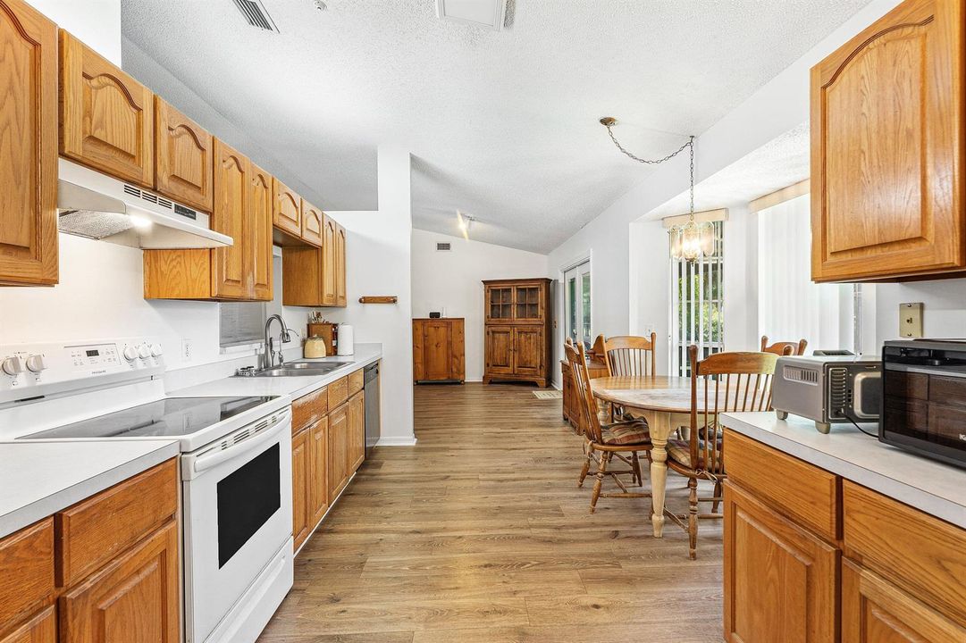 008-1524877thPlaceNorth-TheAcreage-FL-33