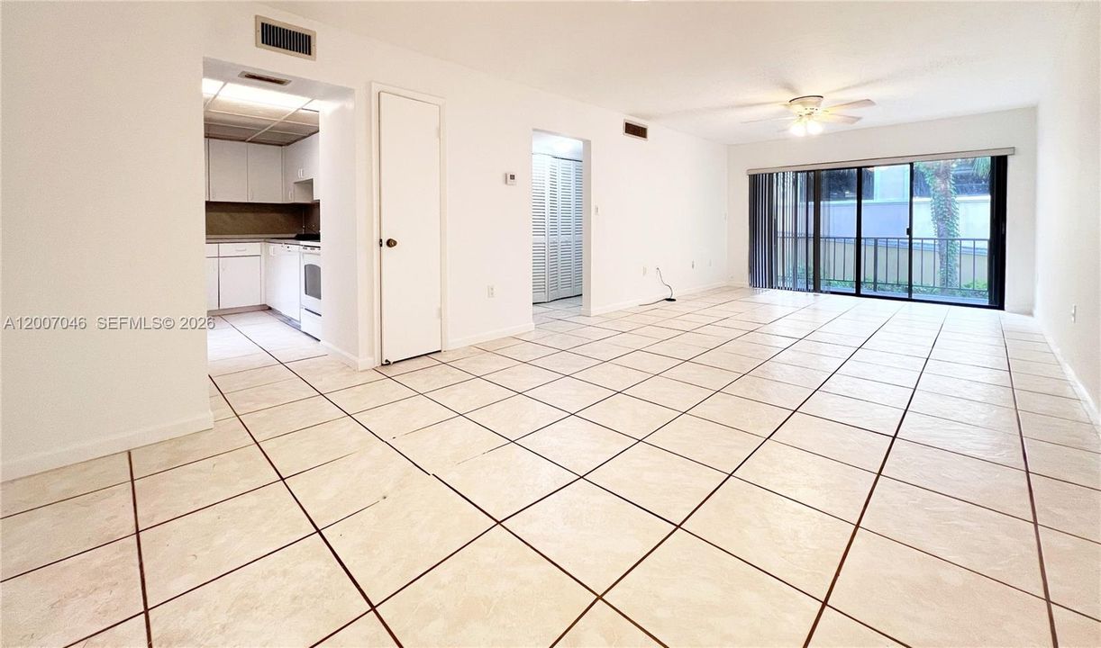 Active With Contract: $1,750 (1 beds, 1 baths, 672 Square Feet)