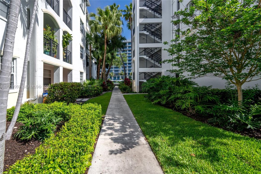 Active With Contract: $590,000 (3 beds, 2 baths, 1320 Square Feet)