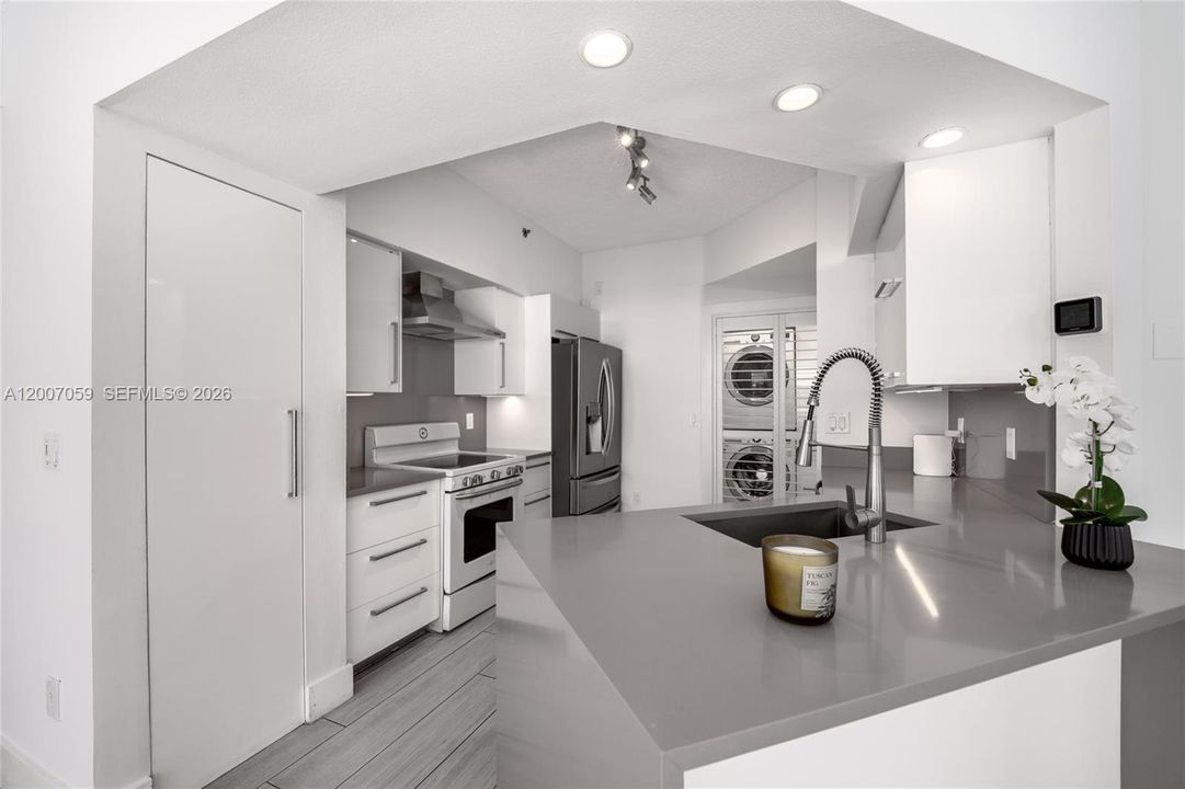 Active With Contract: $590,000 (3 beds, 2 baths, 1320 Square Feet)