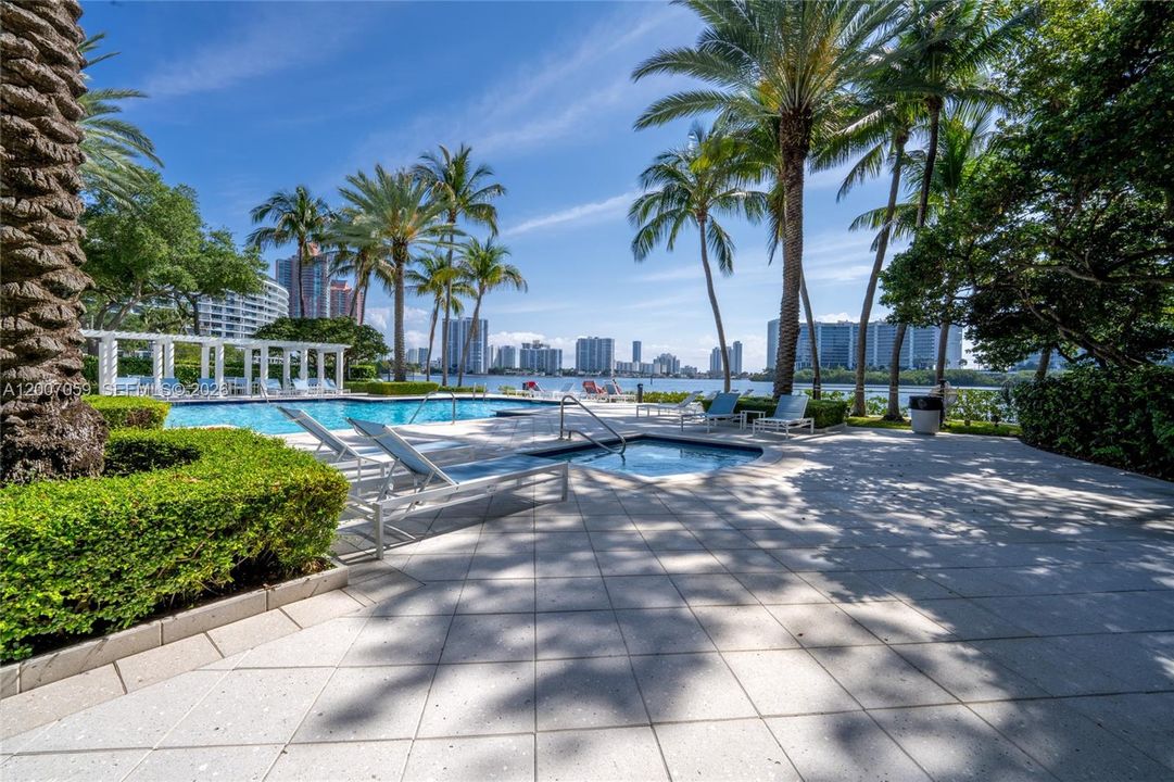 Active With Contract: $590,000 (3 beds, 2 baths, 1320 Square Feet)