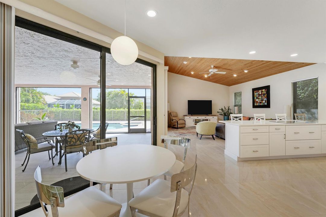 Eat-in-Kitchen, Family Rm
