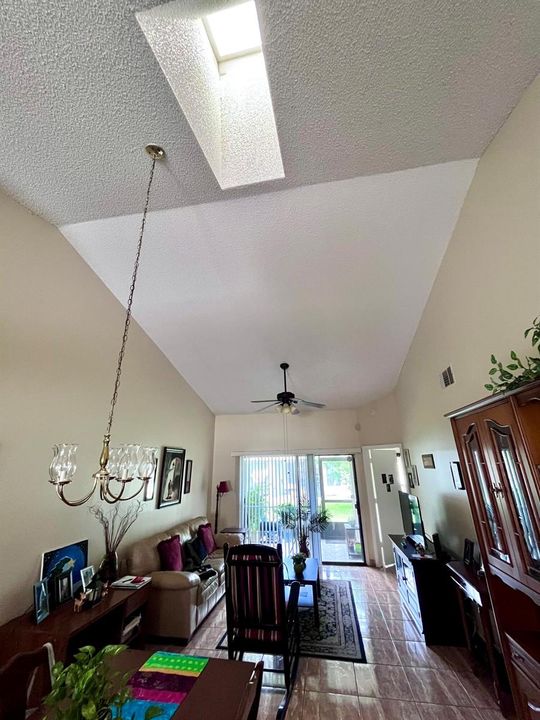 29 Lakepointe skylight
