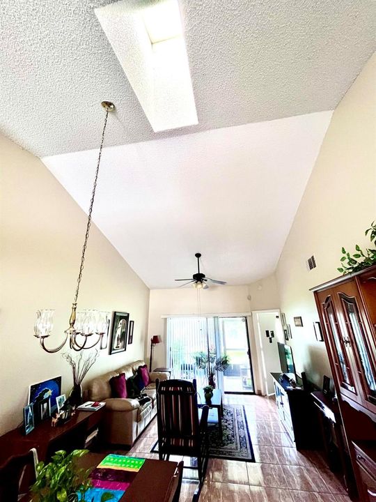 29 Lakepointe living r