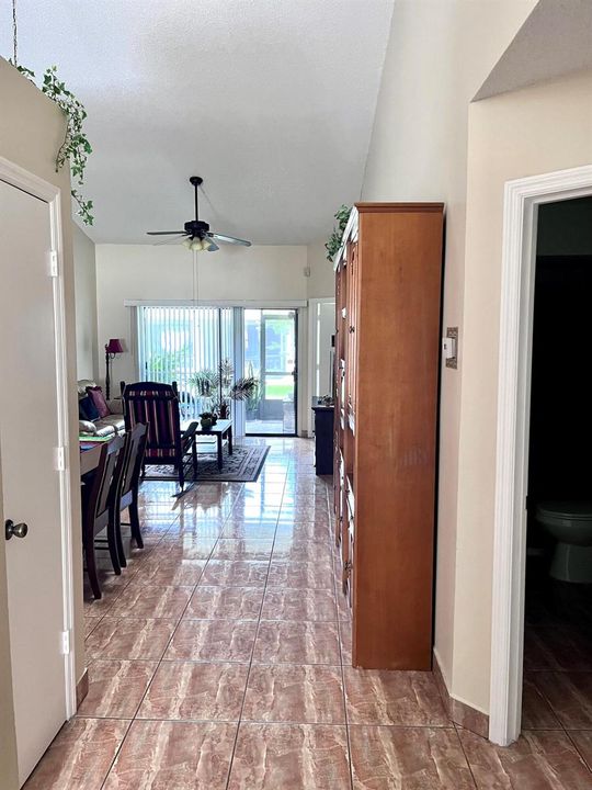 29 Lakepointe Entrance