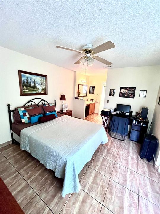 29 Lakepointe master bed