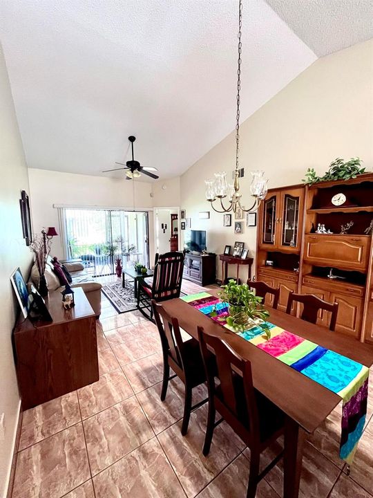 29 Lakepointe dining living
