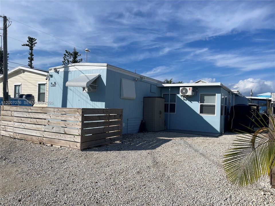 На продажу: $750,000 (0.09 acres)