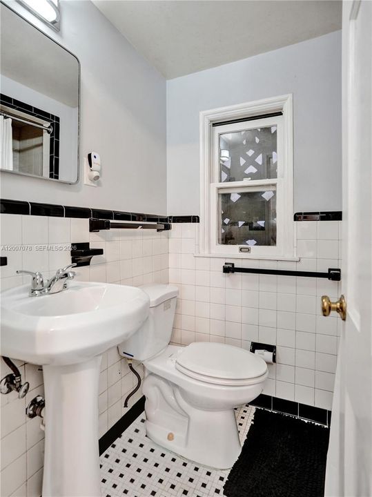 Active With Contract: $1,499,000 (4 beds, 4 baths, 2380 Square Feet)