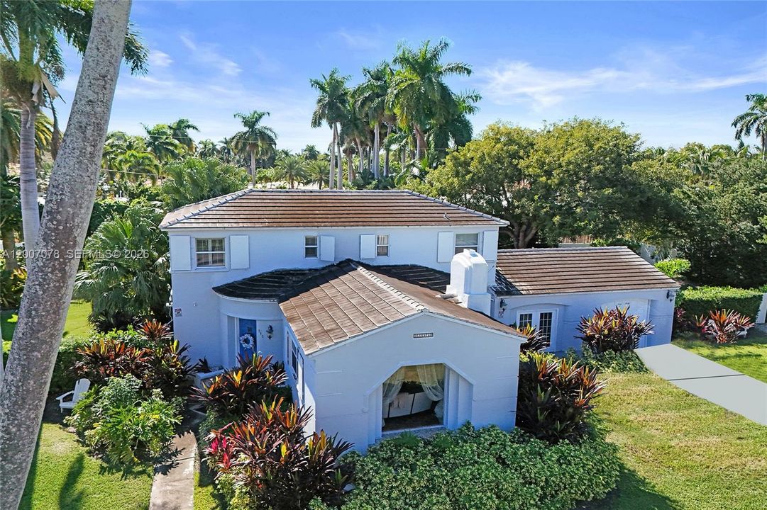 Active With Contract: $1,499,000 (4 beds, 4 baths, 2380 Square Feet)
