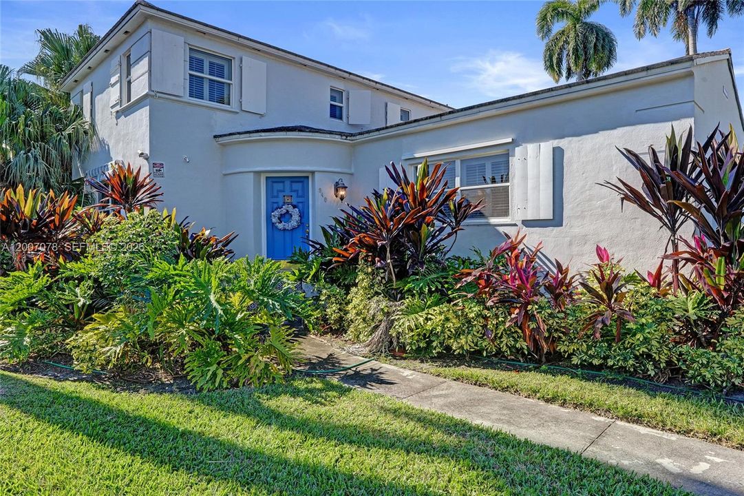 Active With Contract: $1,499,000 (4 beds, 4 baths, 2380 Square Feet)