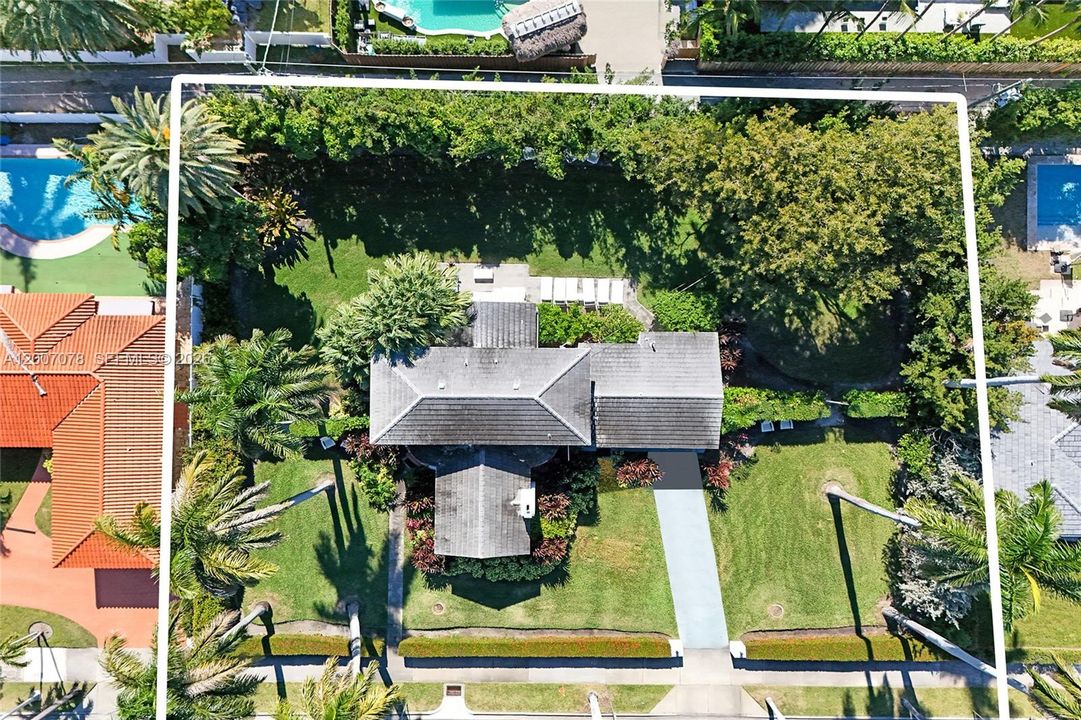 Active With Contract: $1,499,000 (4 beds, 4 baths, 2380 Square Feet)