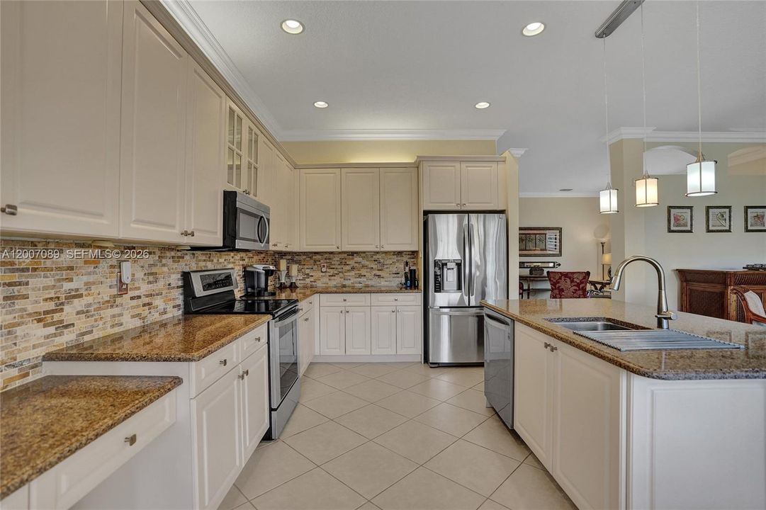 For Sale: $550,000 (3 beds, 2 baths, 2099 Square Feet)