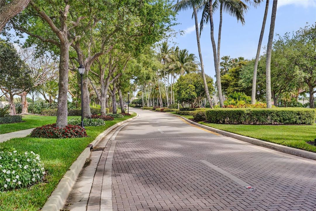 For Sale: $550,000 (3 beds, 2 baths, 2099 Square Feet)