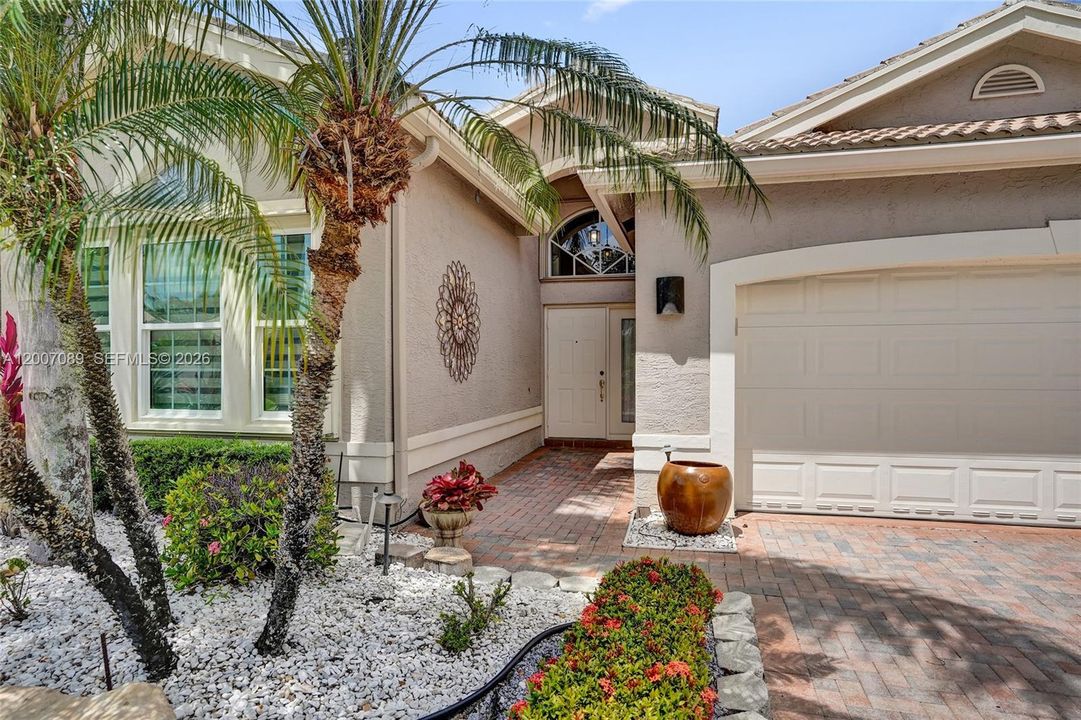 For Sale: $550,000 (3 beds, 2 baths, 2099 Square Feet)