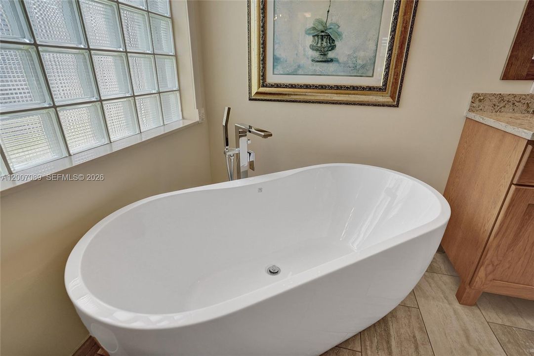 For Sale: $550,000 (3 beds, 2 baths, 2099 Square Feet)
