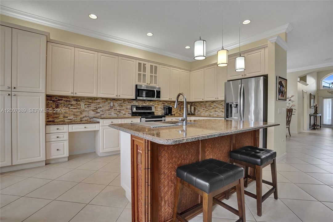 For Sale: $550,000 (3 beds, 2 baths, 2099 Square Feet)