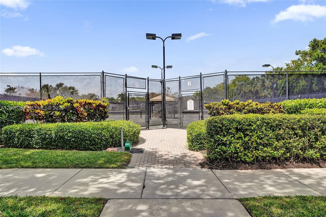 For Sale: $550,000 (3 beds, 2 baths, 2099 Square Feet)