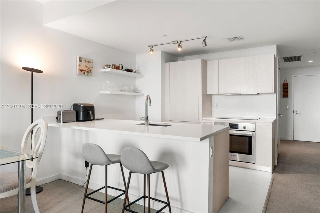 En Venta: $599,000 (2 camas, 2 baños, 1141 Pies cuadrados)
