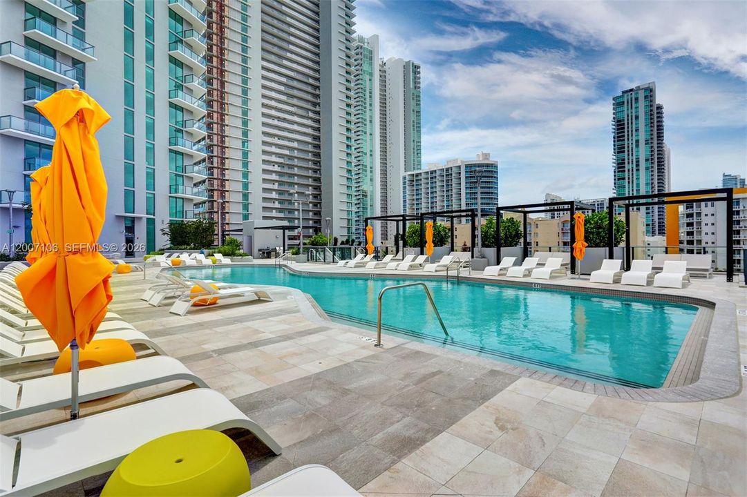En Venta: $599,000 (2 camas, 2 baños, 1141 Pies cuadrados)