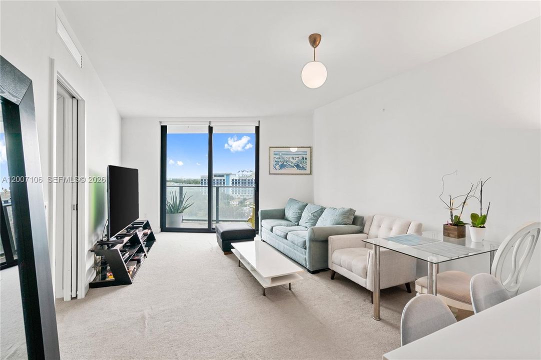 En Venta: $599,000 (2 camas, 2 baños, 1141 Pies cuadrados)
