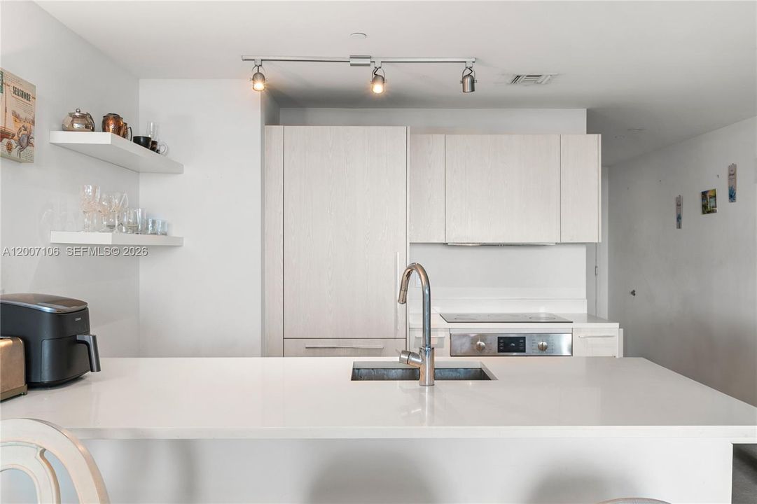 En Venta: $599,000 (2 camas, 2 baños, 1141 Pies cuadrados)