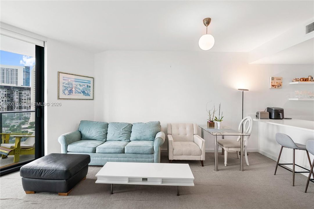 En Venta: $599,000 (2 camas, 2 baños, 1141 Pies cuadrados)